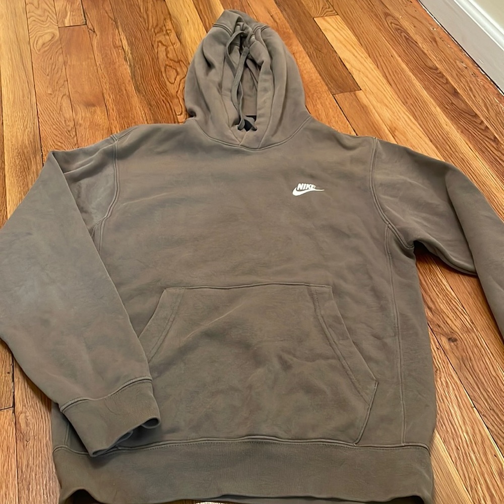 Nike men top